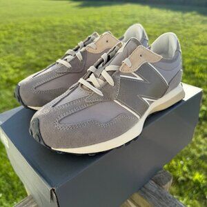 New Balance 327 Grey White Gold Size 6Y / 6M / 7.5W NIB